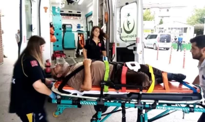 Bursa’da, kamyonla çarpışan midibüsün şoförü yaralandı