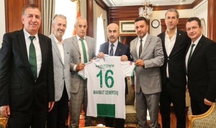 Bursaspor yönetimi, Bursa Valisi Mahmut Demirtaşı ziyaret etti
