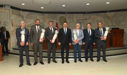 Büyükşehir Meclis Üyeleri Kurtdereli güreşlerine davet edildi