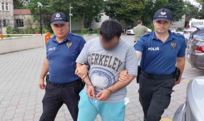 Canı sıkılınca gittiği AVMdeki kuyumcudan 21 bin 500 liralık yüzük çaldı