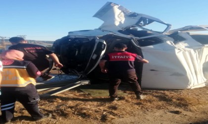 Çorumda minibüs devrildi: 3 yaralı