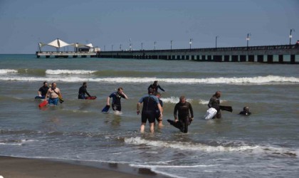 Denizde çöp toplama etkinliği: Türk bayrağı açtılar