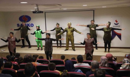 Depremden etkilenen çocuklara tiyatro etkinliği düzenlendi