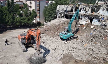 Depreme dayanıksız okullarda yıkım ve güçlendirme çalışmaları başladı