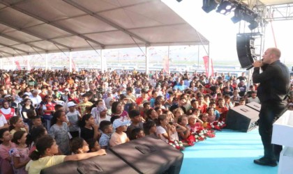 Depremzede çocuklar, “Kalp Kalbe Programı” açılışında doyasıya eğlendi