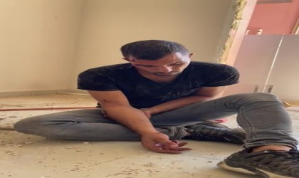 Depremzede hasarlı evine giren hırsızları dövüp polise teslim etti