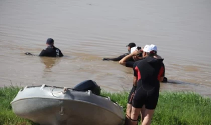 Dicle Nehri’nde kaybolduğu ihbar edilen kişi, 15 saattir aranıyor
