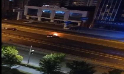 Diyarbakır’da çarpışan otomobillerden biri yandı