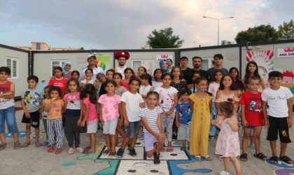 Diyarbakırda konteyner kentte kalan çocuklar, Türk tarihindeki önemli şahsiyetleri öğrenerek vakit geçiriyor