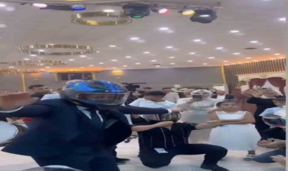 Diyarbakırda motorcu damat düğününde kaskla doyasıya eğlendi