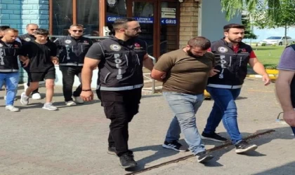 ’Dur’ ihtarına uymayan sürücünün otomobilinden uyuşturucu çıktı; 2 gözaltı