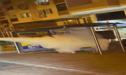 Duraktaki kişiye yangın söndürme tüpüyle gaz sıkıp görüntü çeken 7 kişi adliyede