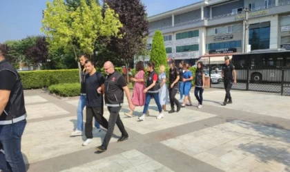 Düzce’de günlük kiralık evlere uyuşturucu baskını; 5 tutuklama