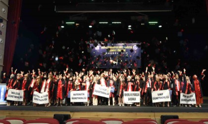 ERÜ Eğitim Fakültesi 2022-2023 Mezunlarını Verdi