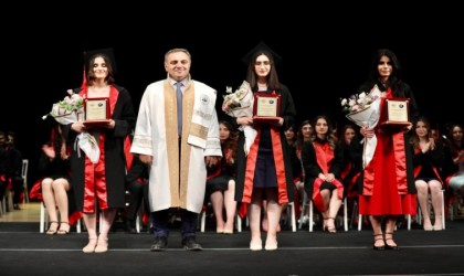 ERÜ İktisadi ve İdari Bilimler Fakültesinde mezuniyet sevinci