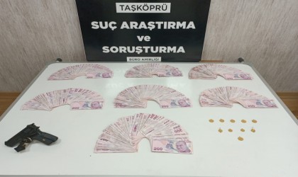 Girdiği evden çok miktarda para ve ziynet eşyası çalan şahıs yakalandı