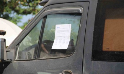 Güne, camlarına yapıştırılan Karavanınız çekilecektir yazılı tebligatla uyandılar