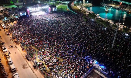 Hakan Altun ve Hüsnü Şenlendirici Aliağada sevenleriyle buluştu