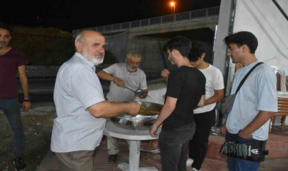 Halı saha turnuvasında aşure ikramı