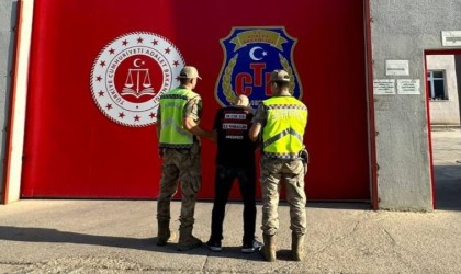 Hatayda 25 yıl hapis cezasıyla aranan şahıs yakalanıp tutuklandı