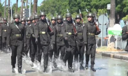 İskenderun’da gelenek bozulmadı; tören, su baskınına rağmen aynı alanda yapıldı