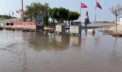 İskenderun’un sahil kesimi yine su altında