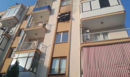 İzmirde apartman dairesinde yangın