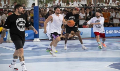 İzmir’de basketbolseverler smaç gösterisinde buluştu 