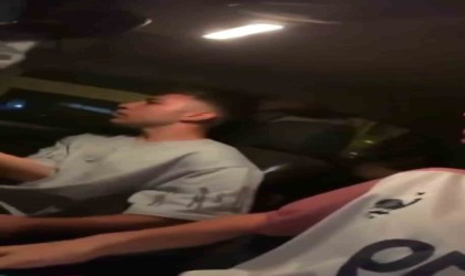 İzmirde gençlerin yaşadığı kaza anı kamerada