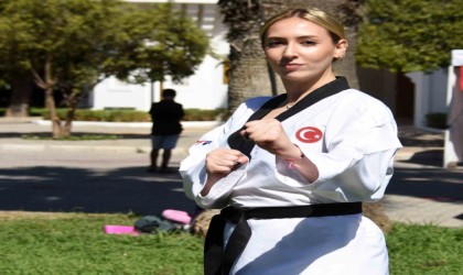 İzmirli sporcu Çinde kırık elle bronz madalya aldı