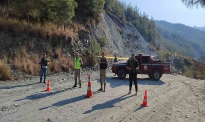 Jandarma ekipleri, orman yangınlarına karşı nöbette