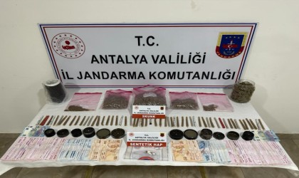 Jandarma ekipleri uyuşturucu satıcısını kıskıvrak yakaladı