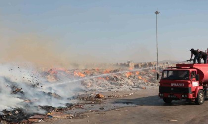 Kağıt fabrikasında çıkan yangında 30 bin ton atık kağıdın kül olduğu öğrenildi