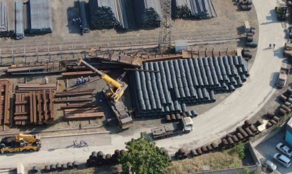 KARDEMİRde çekme motorundan kurtulan vagonlar park halindeki diğer vagonlara çarptı