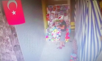 Kasklı oyuncak hırsızı kamerada