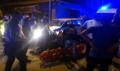Kavga ihbarına giden motosikletli polis ekibi, otomobille çarpıştı: 2 polis yaralı