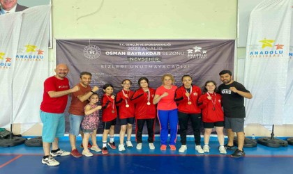 Kayseri Kız Takımı badmintonda birinci oldu