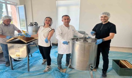KAYÜ Yeşilhisar Meslek Yüksekokulunda Bal Hasadı Yapıldı