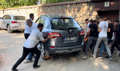 Kira yüzünden mülk ve işletme sahibi kavga etti, müşteriler saatlerce mahsur kaldı