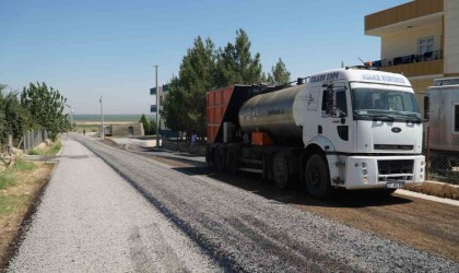 Kırsal mahallelerden sathi kaplama asfalt çalışmaları sürüyor