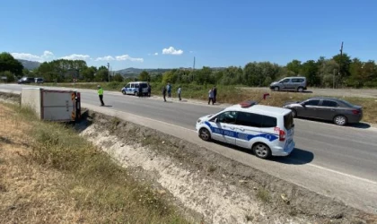 Kızılay’ın kan toplama aracı devrildi: 1 yaralı