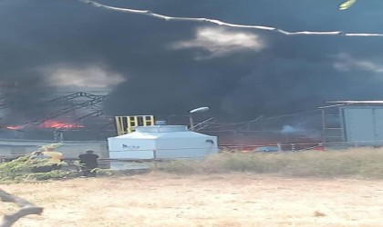 Kocaelide boya fabrikasında yangın