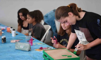Konyaaltında çocuklar yaz tatilini değerlendiriyor