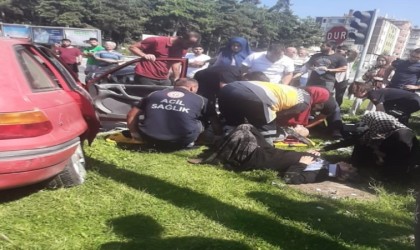 Konyada otomobille hafif ticari araç kavşakta çarpıştı: 3 yaralı