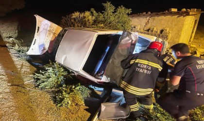 Konyada yoldan çıkan otomobil bahçe duvarına çarptı: 1 yaralı
