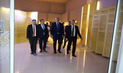 Kültür ve Turizm Bakanı Mehmet Nuri Ersoy, Ahlat Müzesini ziyaret etti