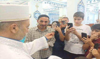 Kuran kursu öğrencilerinden Sakal-ı Şerife yoğun ilgi