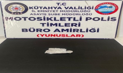 Kütahyada Yunus Timlerince bir kişinin üzerinde uyuşturucu ele geçirildi