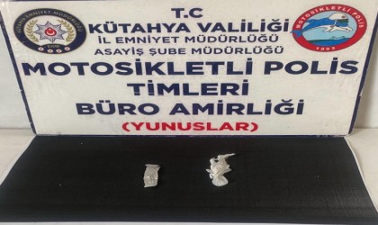 Kütahyada Yunus Timlerince bir kişinin üzerinde uyuşturucu ele geçirildi