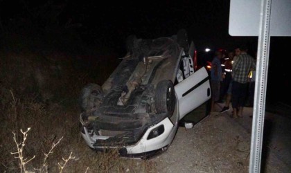 Manavgatta otomobil takla attı: 2 yaralı